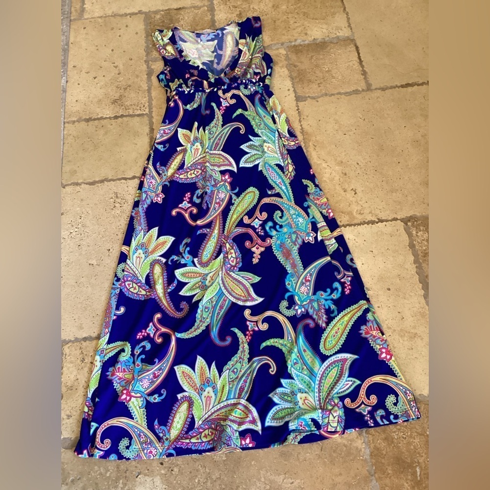 Philosophy petite dress -SZ Med -paisley design
Pit to pit 14”
Chest 12” elastic